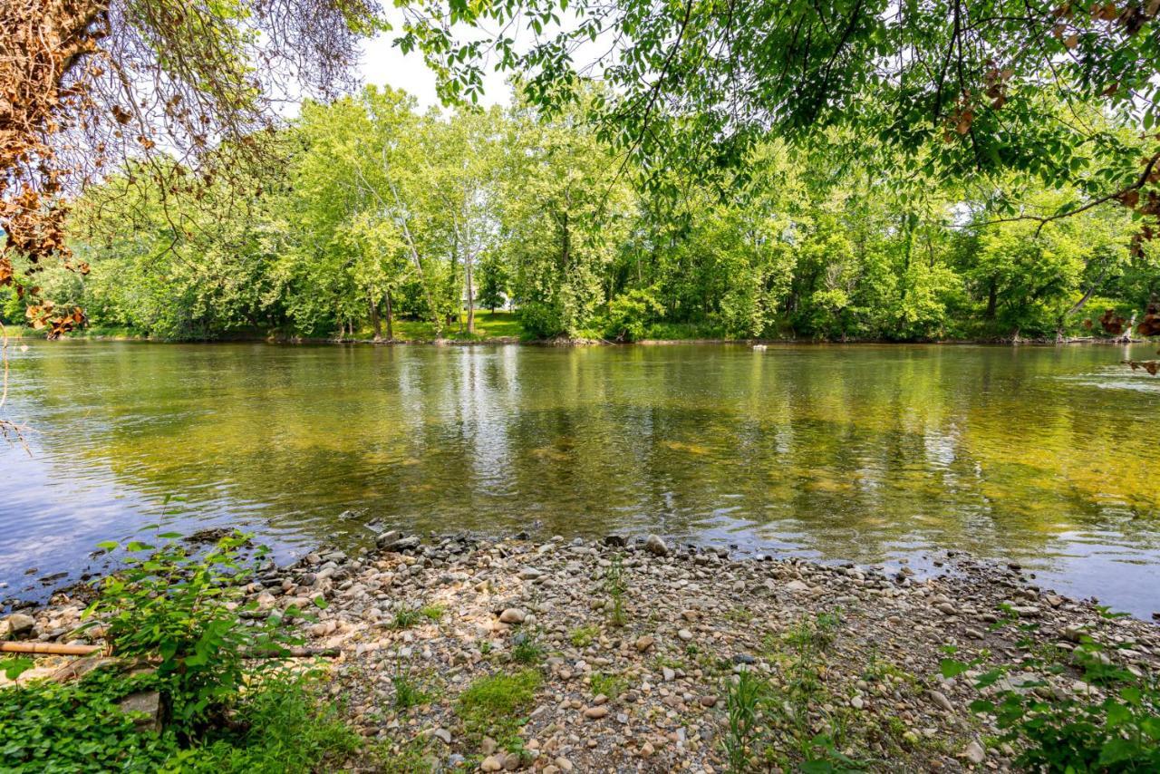Riverside Tiny Cabin W Hot Tub, Fire Pit, & Kayaks Rileyville Ngoại thất bức ảnh